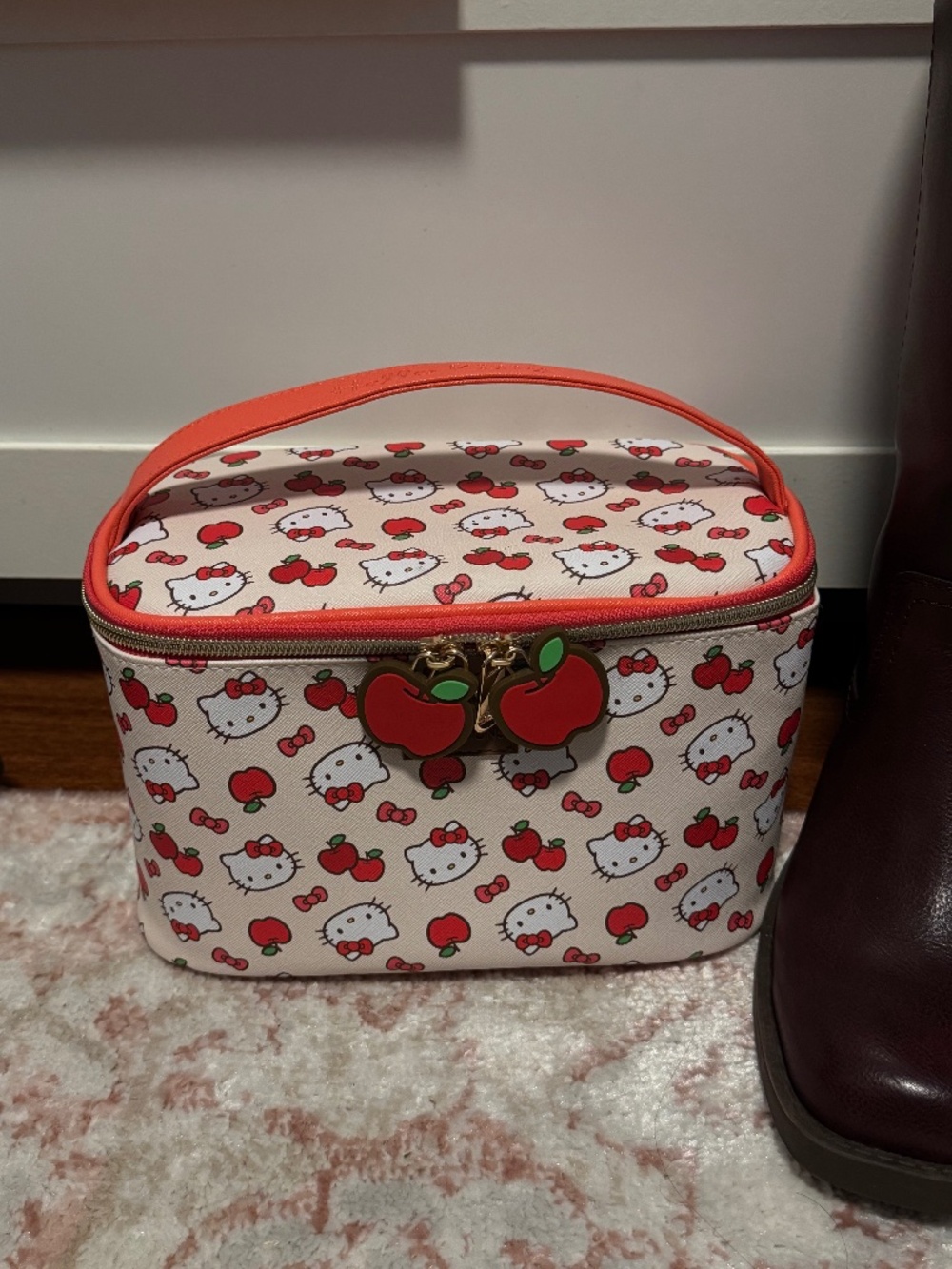 Rare Hello Kitty Cherry Apples Print Cosmetic Make Up Vanity Case